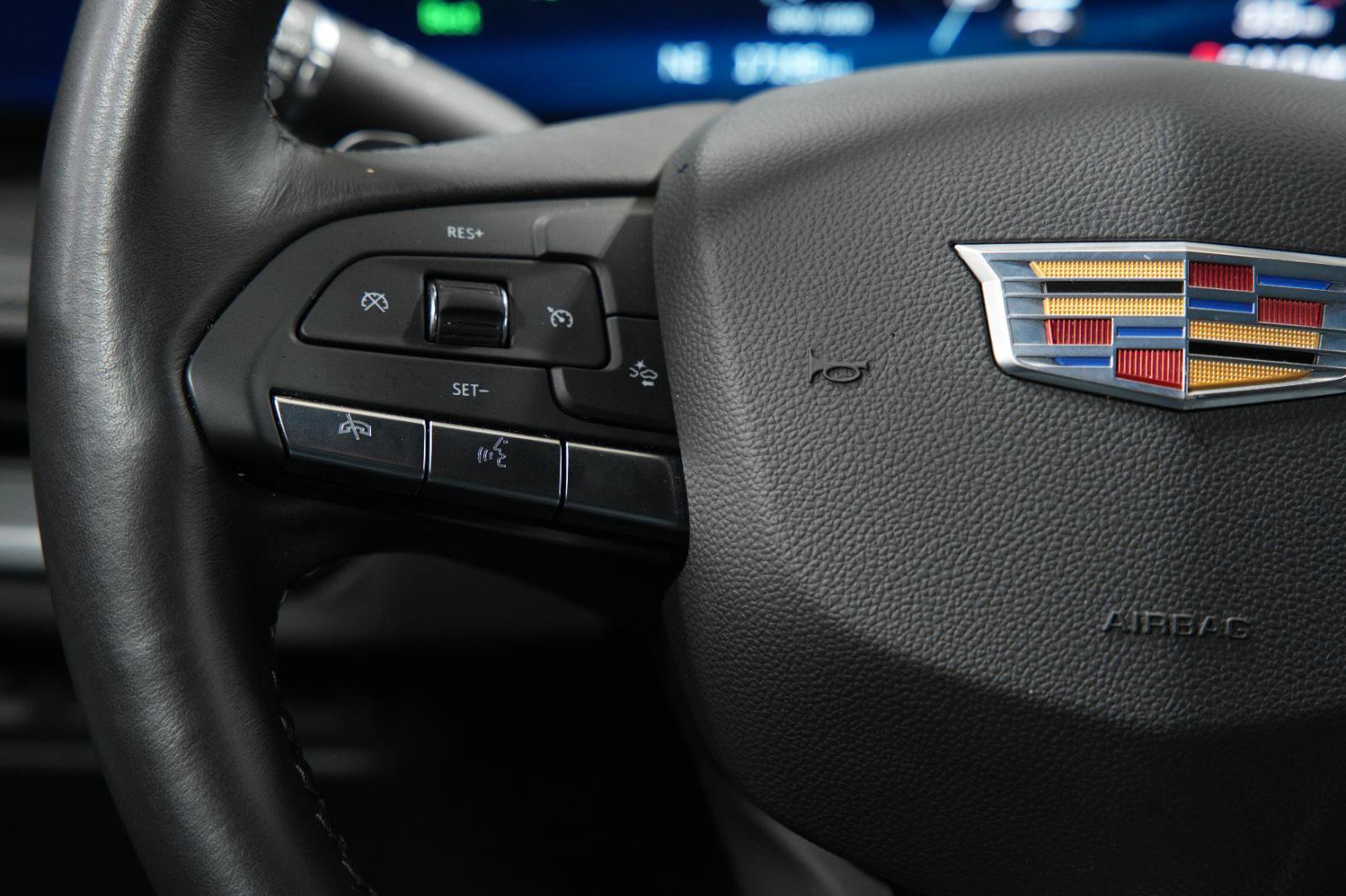 Used 2025 Cadillac XT4 Premium Luxury image 34