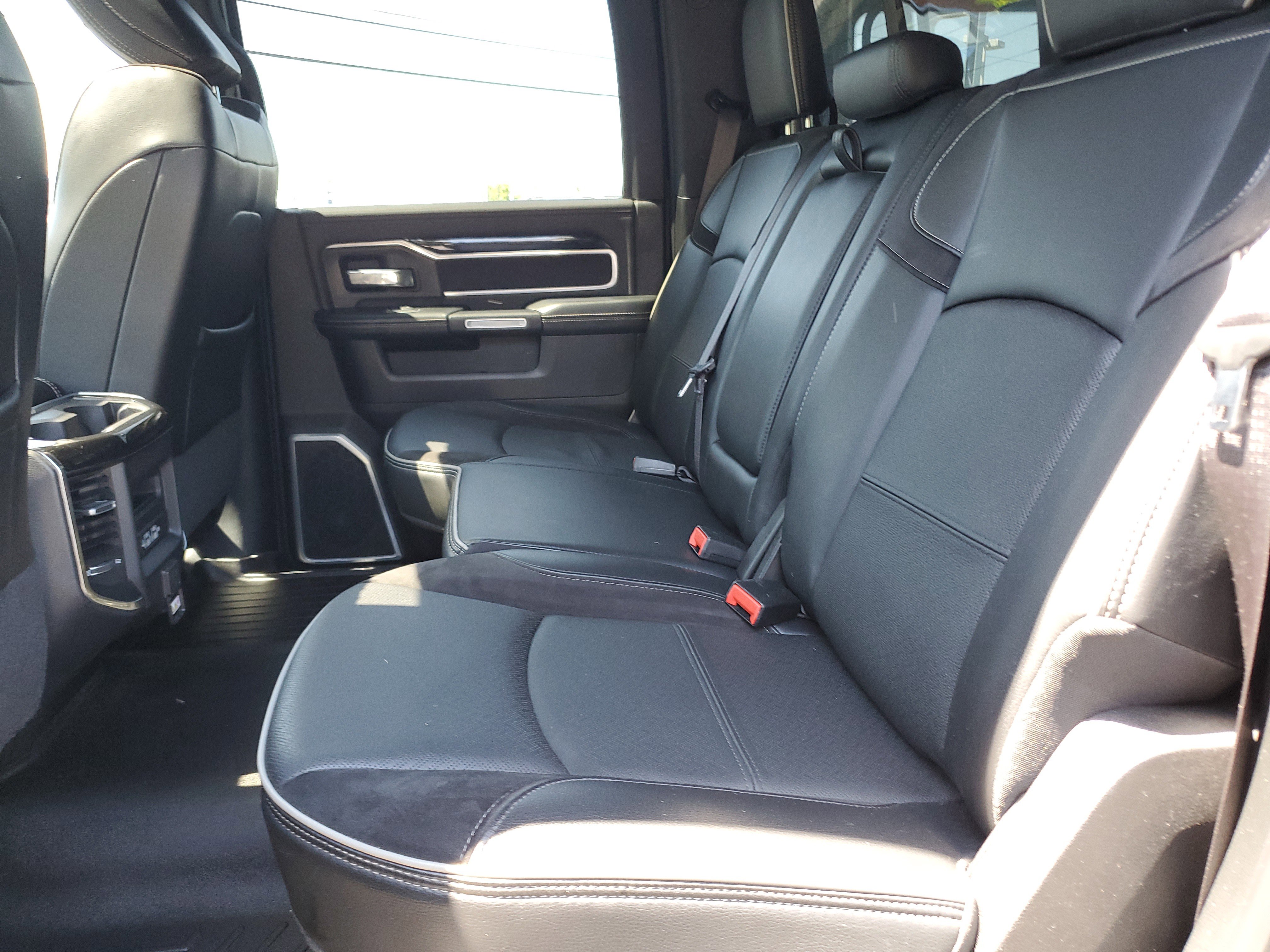 Used 2019 RAM 2500 Laramie w/ Black Appearance Package image 10