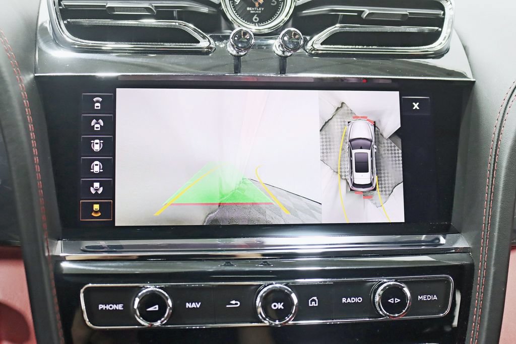 Used 2023 Bentley Bentayga AWD/4WD image 18