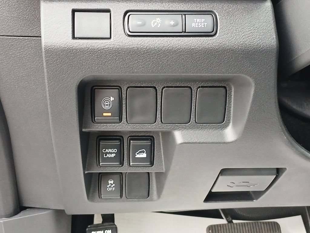 Used 2025 Nissan Frontier SV AWD/4WD image 25