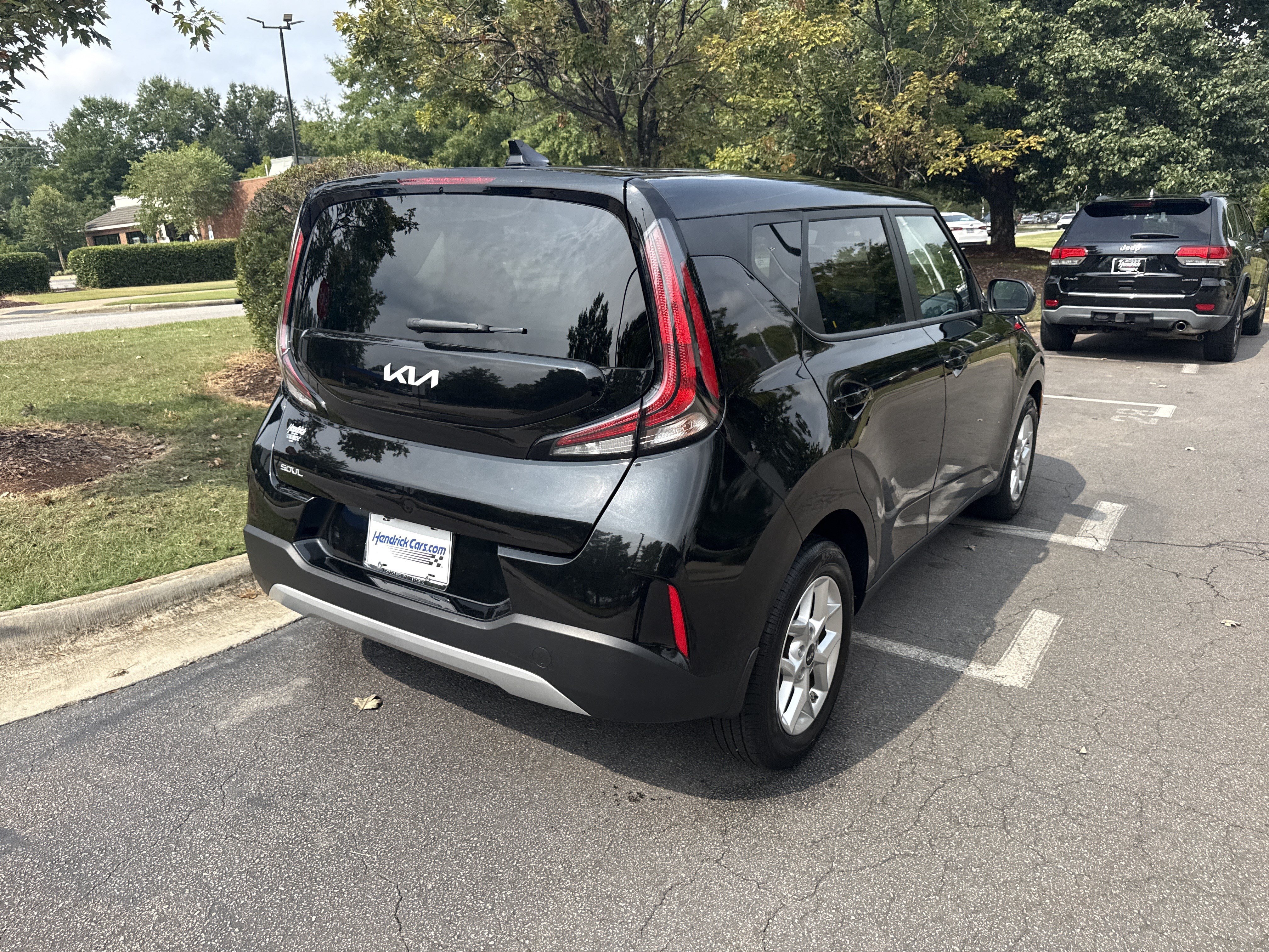Used 2025 Kia Soul LX w/ LX Technology Package FWD image 10