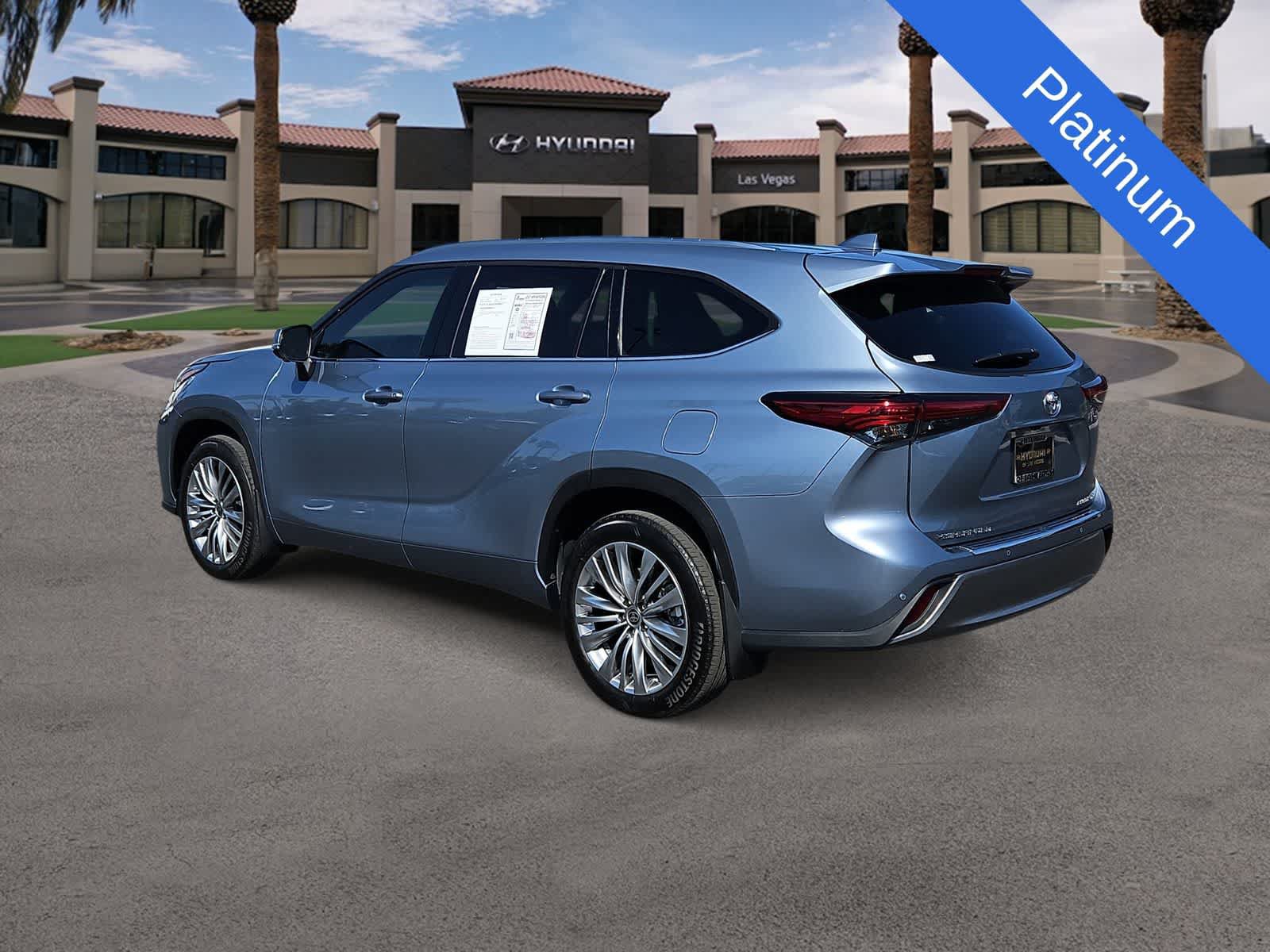 Used 2023 Toyota Highlander Platinum FWD image 6