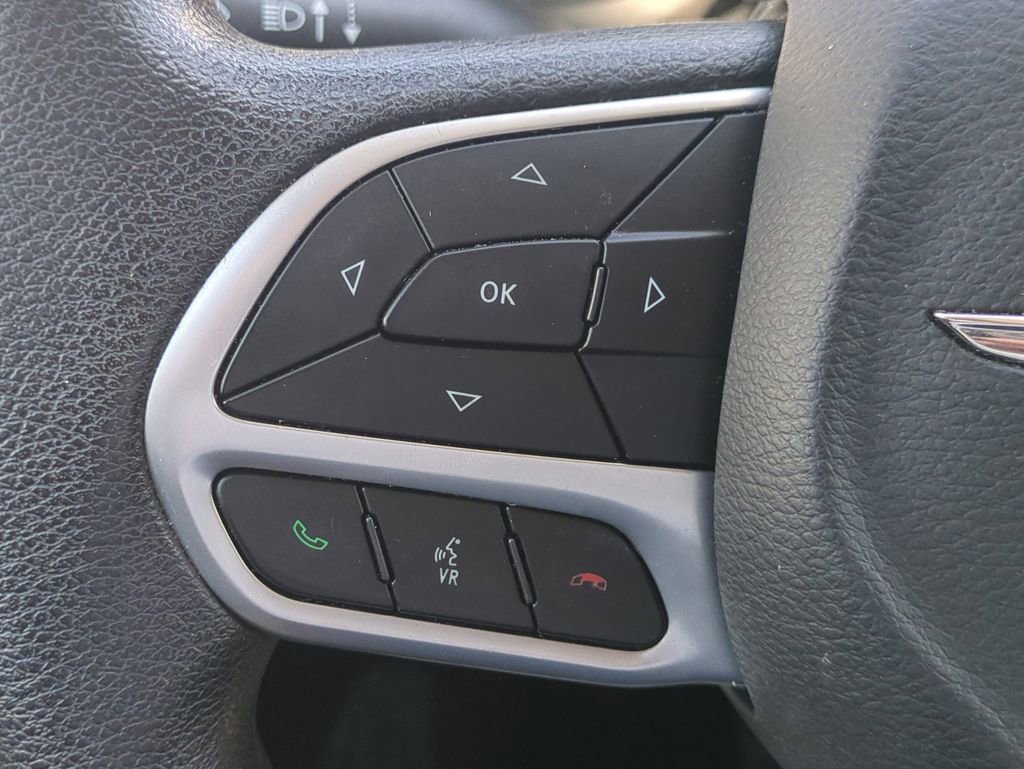 Used 2020 Chrysler Pacifica Touring image 28