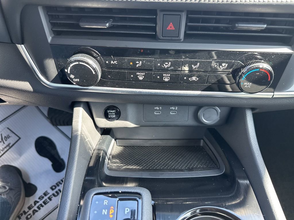Used 2025 Nissan Rogue S image 21