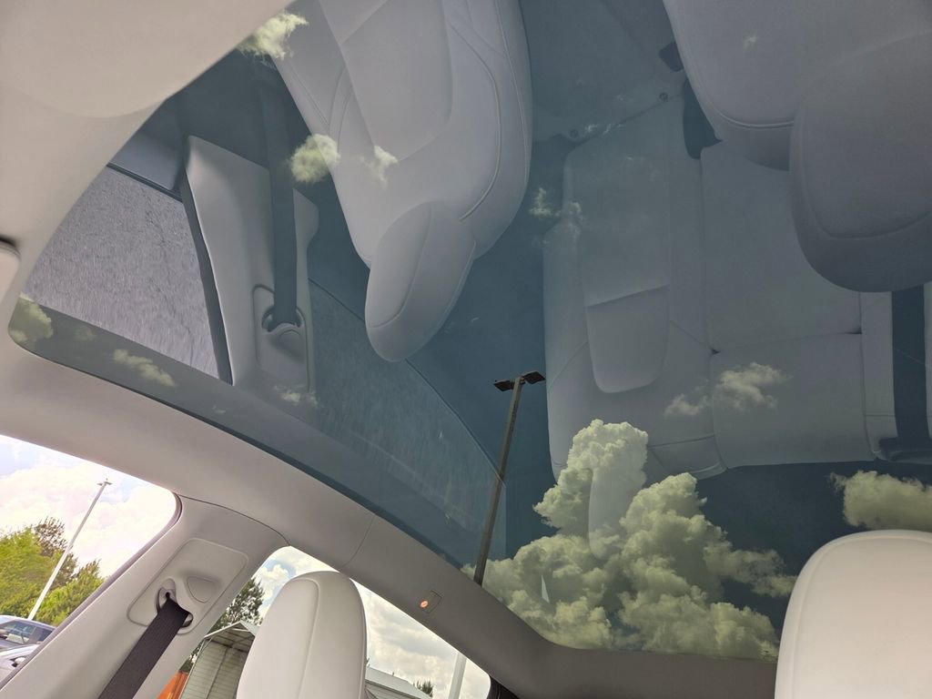 Used 2024 Tesla Model Y Long Range image 18