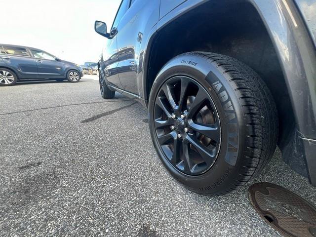 Used 2020 Jeep Grand Cherokee Altitude AWD/4WD image 24