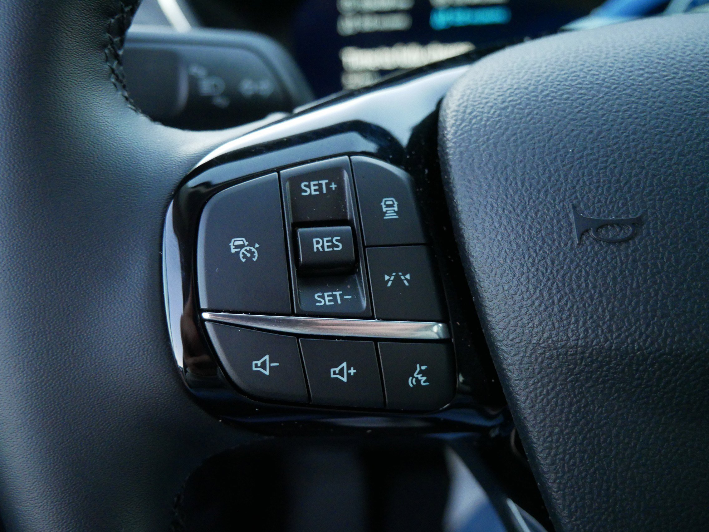 New 2025 Ford Escape PHEV w/ PHEV Premium Package image 28