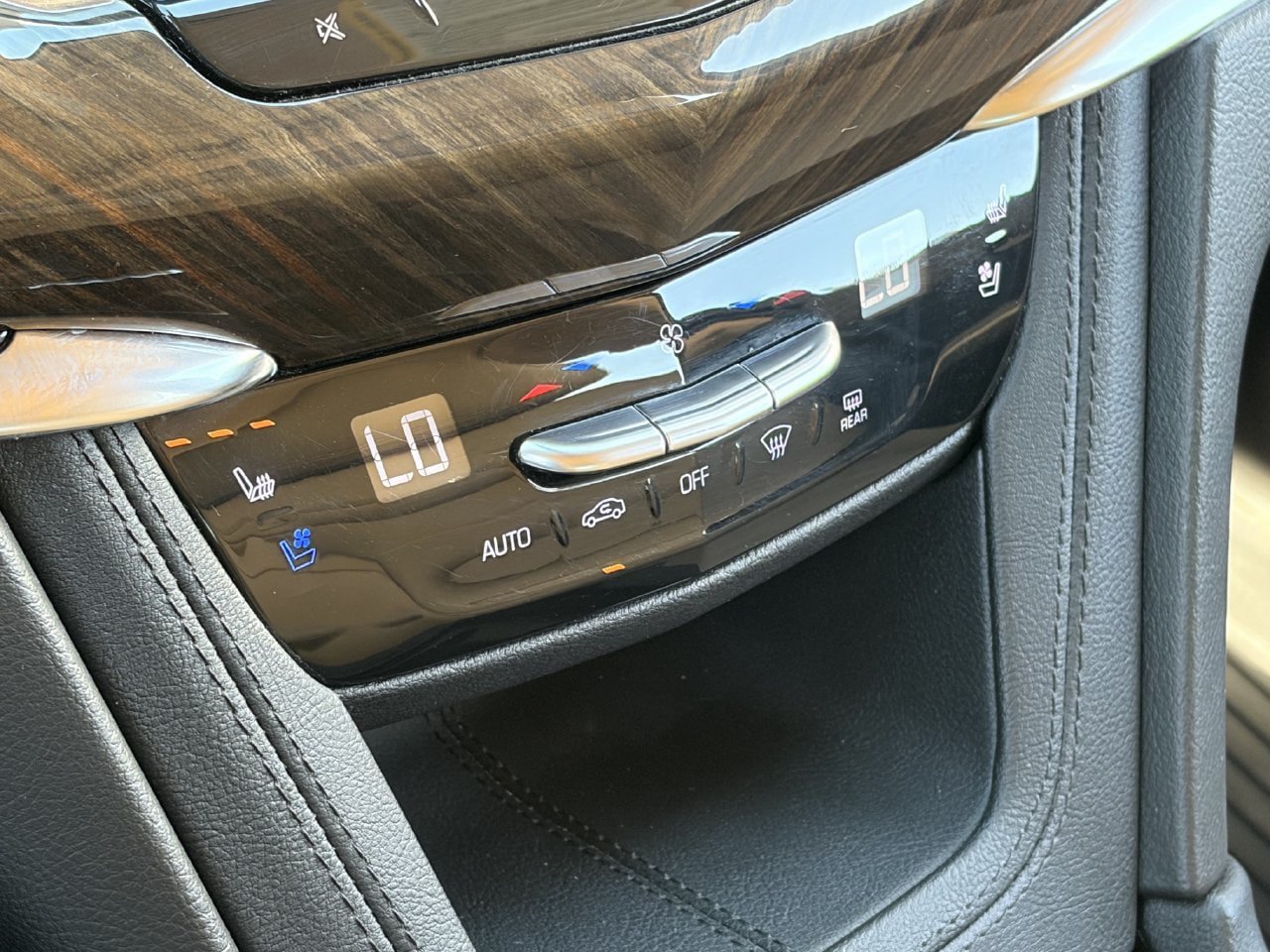 Used 2021 Cadillac XT6 Premium Luxury w/ Platinum Package AWD/4WD image 29