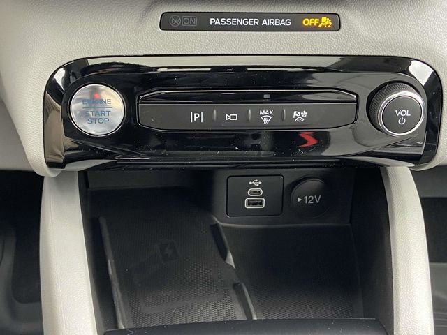 New 2025 Ford Escape SE w/ PHEV Premium Package FWD image 16