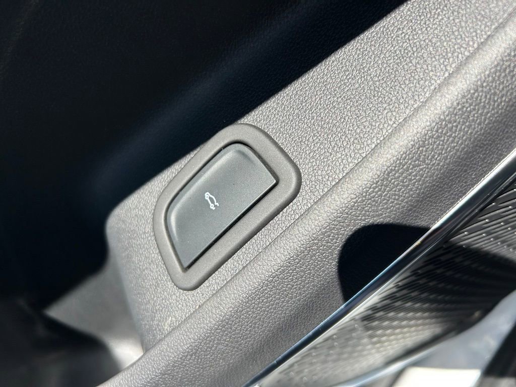 Used 2025 GMC Acadia Denali image 44