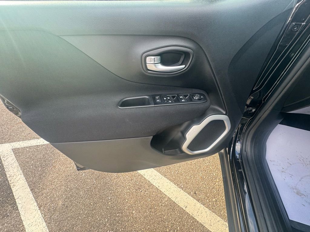 Used 2020 Jeep Renegade Latitude image 13