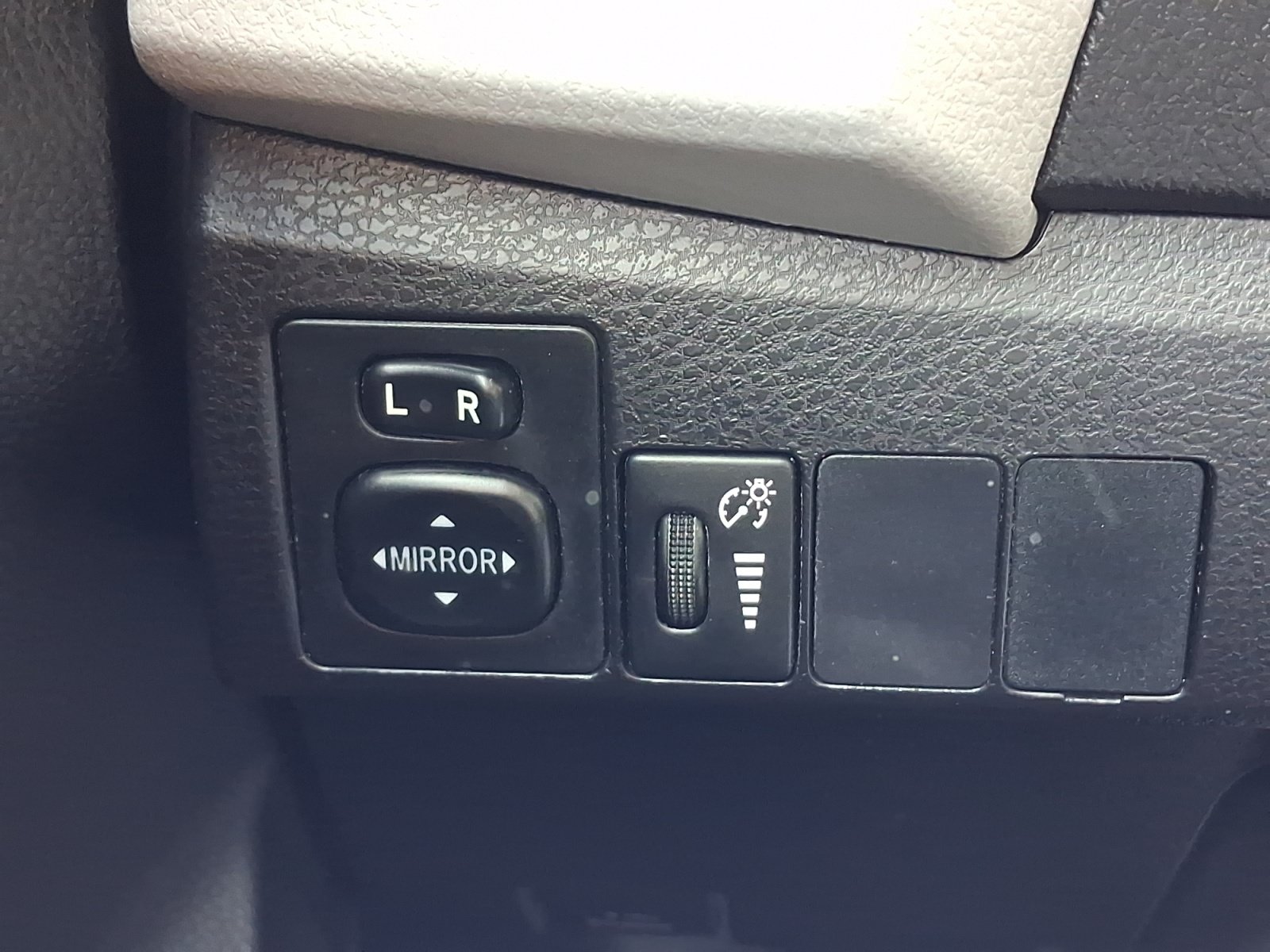 Used 2016 Toyota Corolla LE FWD image 17