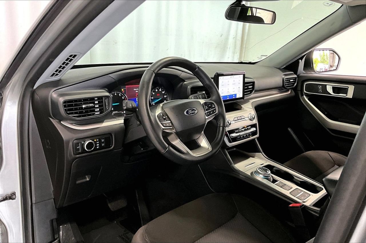 Certified 2023 Ford Explorer XLT RWD image 14