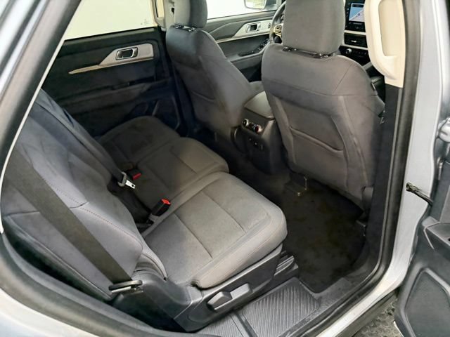 Used 2025 Ford Explorer Active AWD/4WD image 43