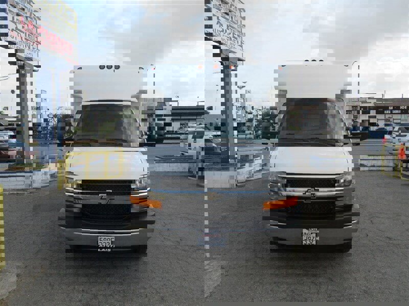 Used 2016 Chevrolet Express 3500 RWD image 5