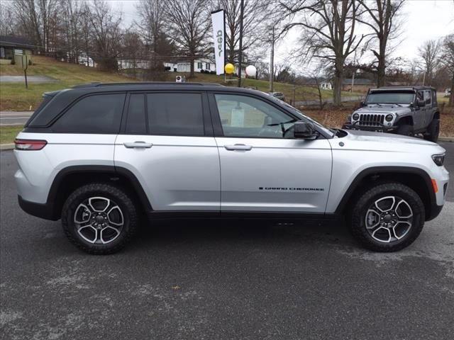 New 2024 Jeep Grand Cherokee Trailhawk w/ Luxury Tech Group III image 3