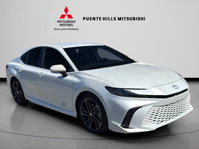 Used 2025 Toyota Camry XSE FWD image 3