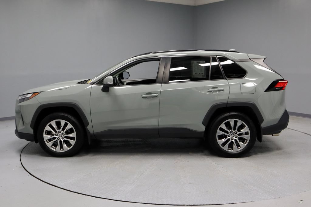Used 2022 Toyota RAV4 XLE Premium AWD/4WD image 7