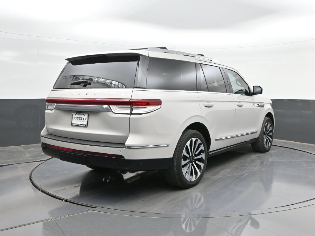 Used 2023 Lincoln Navigator Reserve RWD image 11