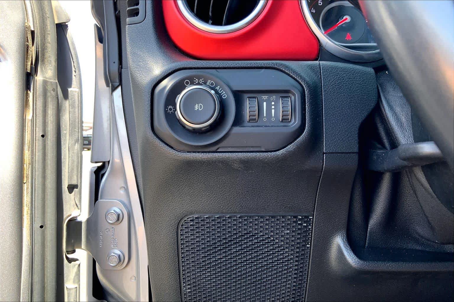 Used 2018 Jeep Wrangler Unlimited Rubicon AWD/4WD image 36