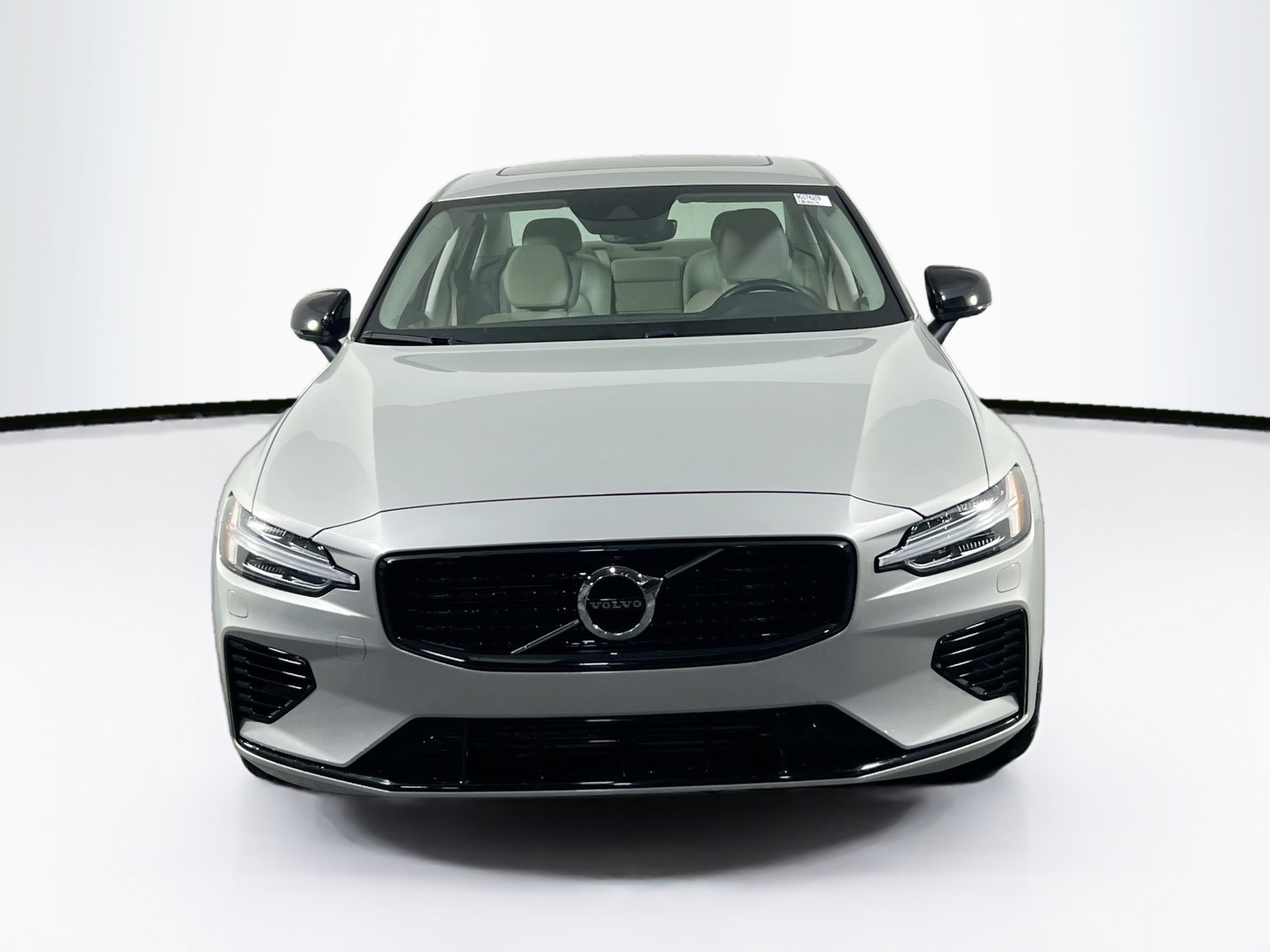 Used 2022 Volvo S60 T8 R-Design Expression w/ Premium Package AWD/4WD image 2