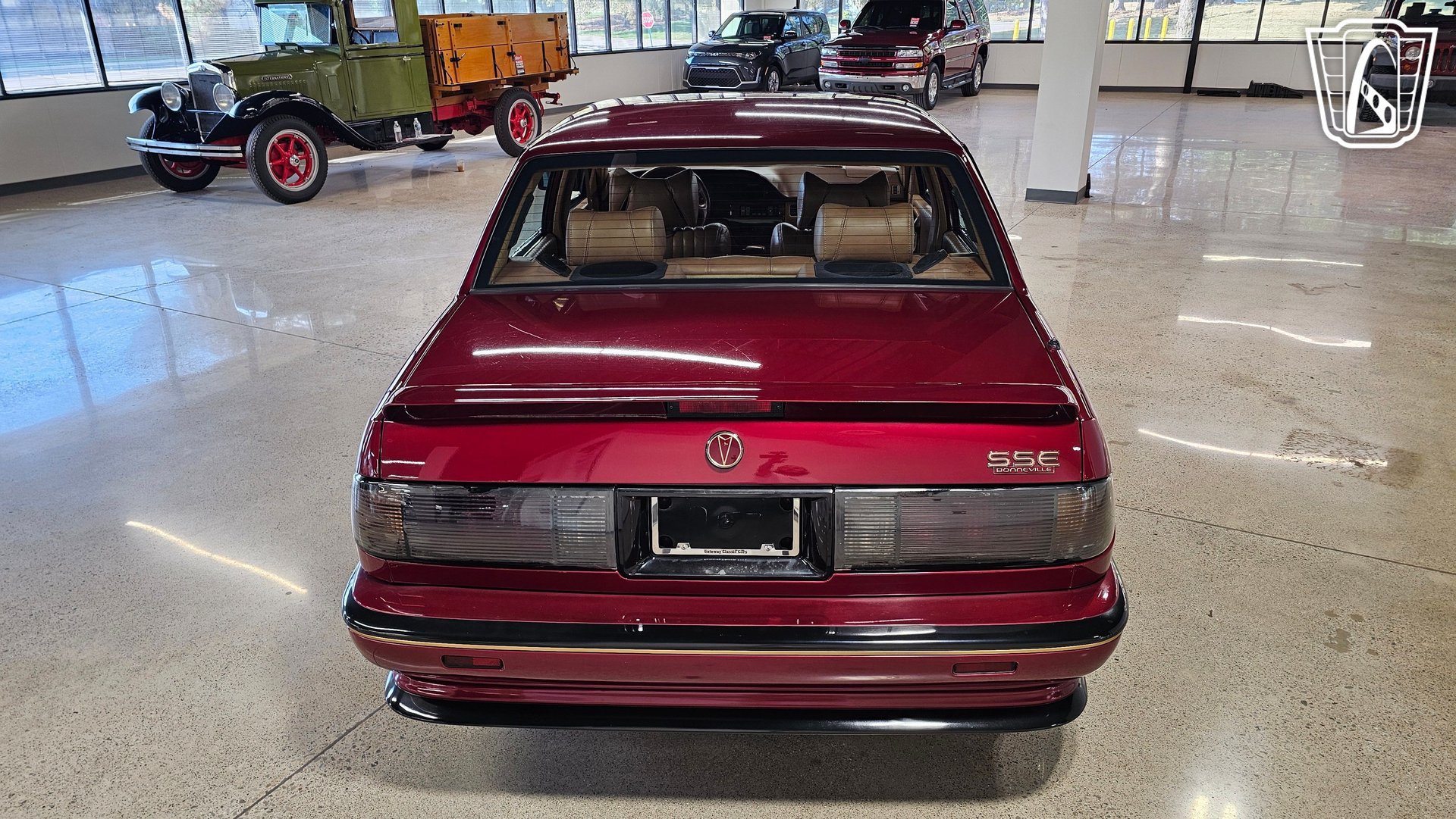 Used 1989 Pontiac Bonneville SSE FWD image 31