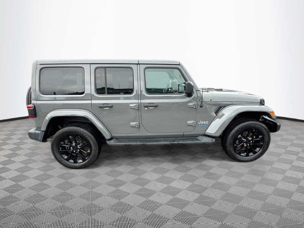 Used 2022 Jeep Wrangler Unlimited Sahara w/ Cold Weather Group AWD/4WD image 4