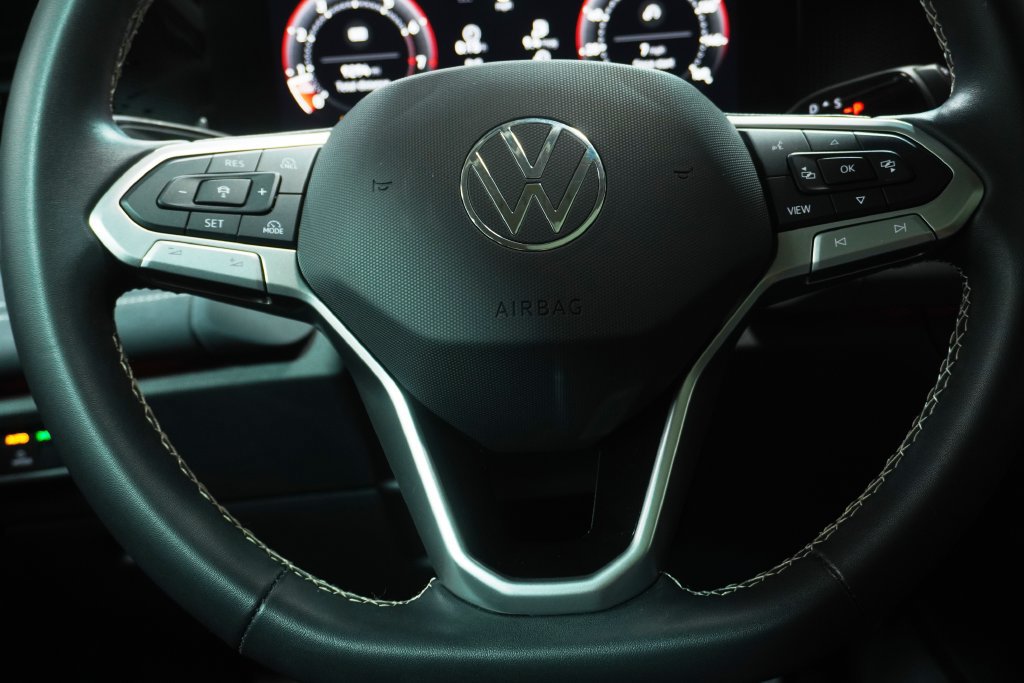 Used 2026 Volkswagen Tiguan SE AWD/4WD image 16