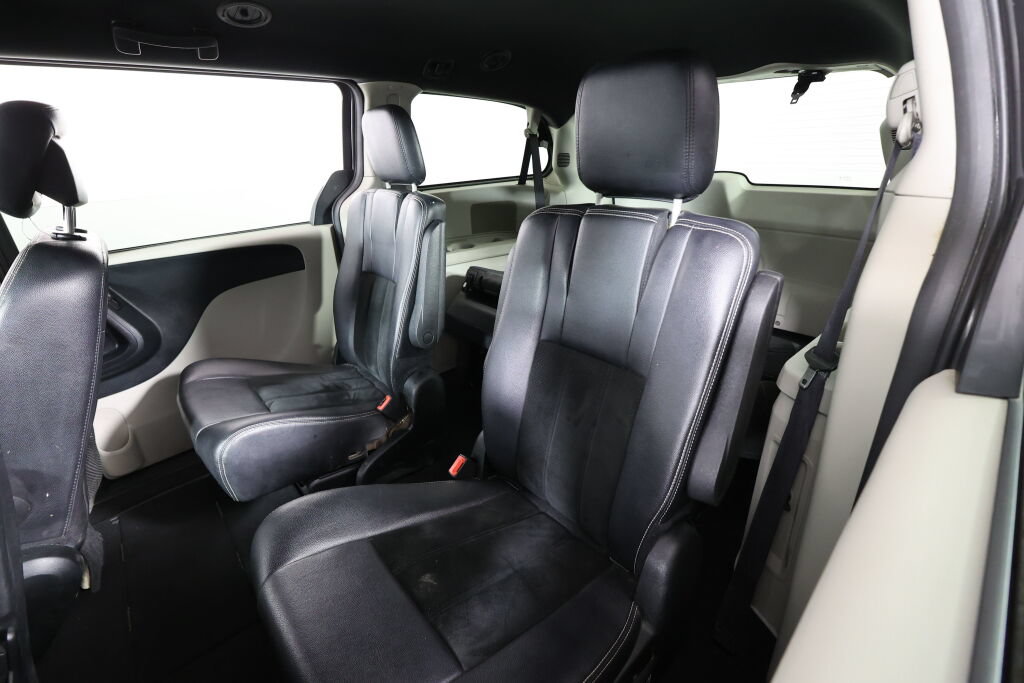 Used 2017 Dodge Grand Caravan SXT FWD image 15