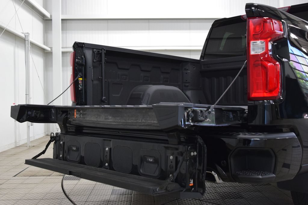 Used 2024 Chevrolet Silverado 1500 High Country w/ Technology Package AWD/4WD image 28