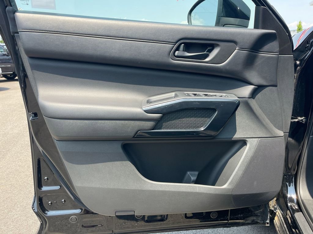 Used 2024 Nissan Pathfinder SV image 26