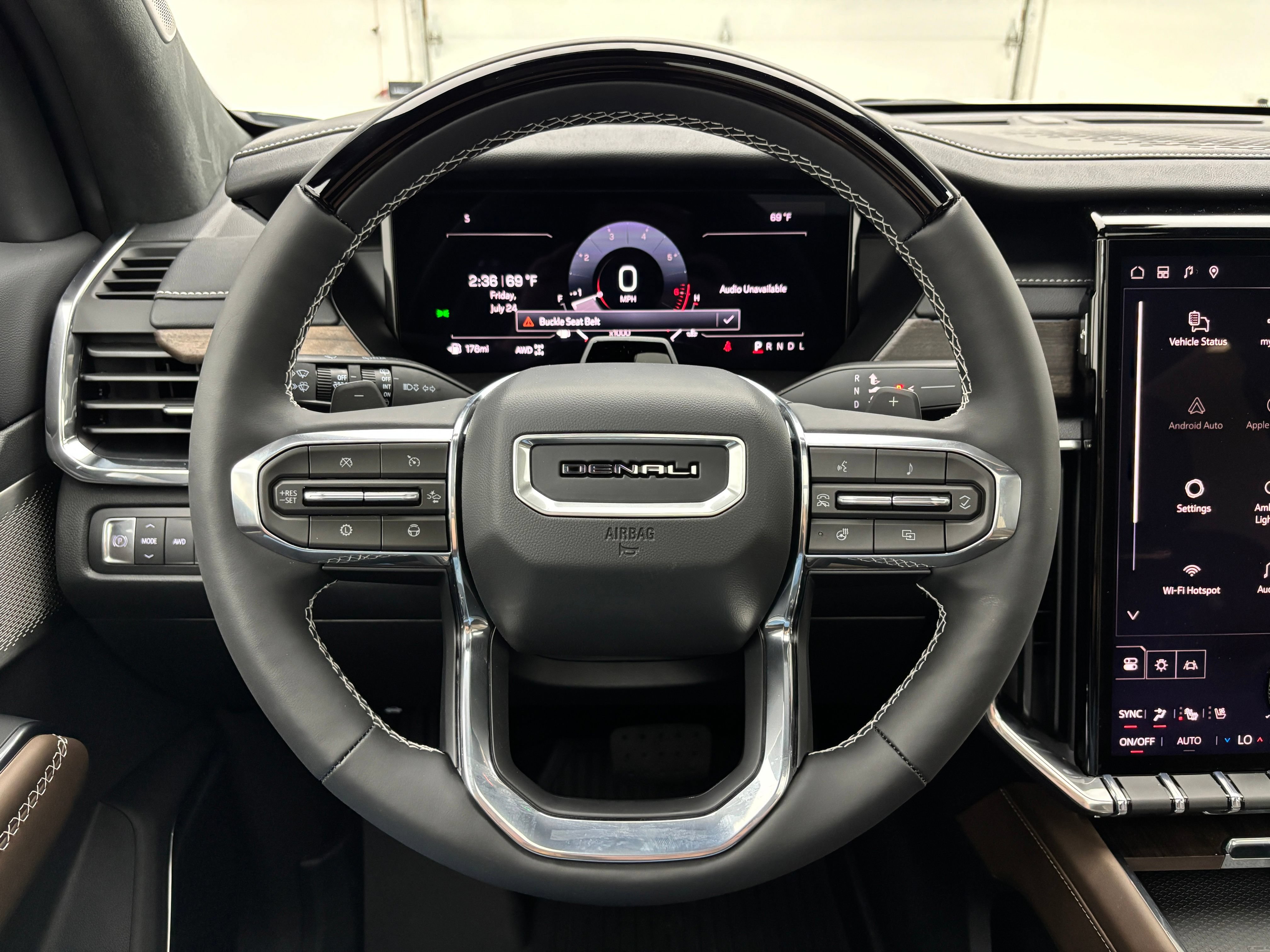 New 2026 GMC Acadia Denali Ultimate w/ LPO, Floor Liner Package AWD/4WD image 23