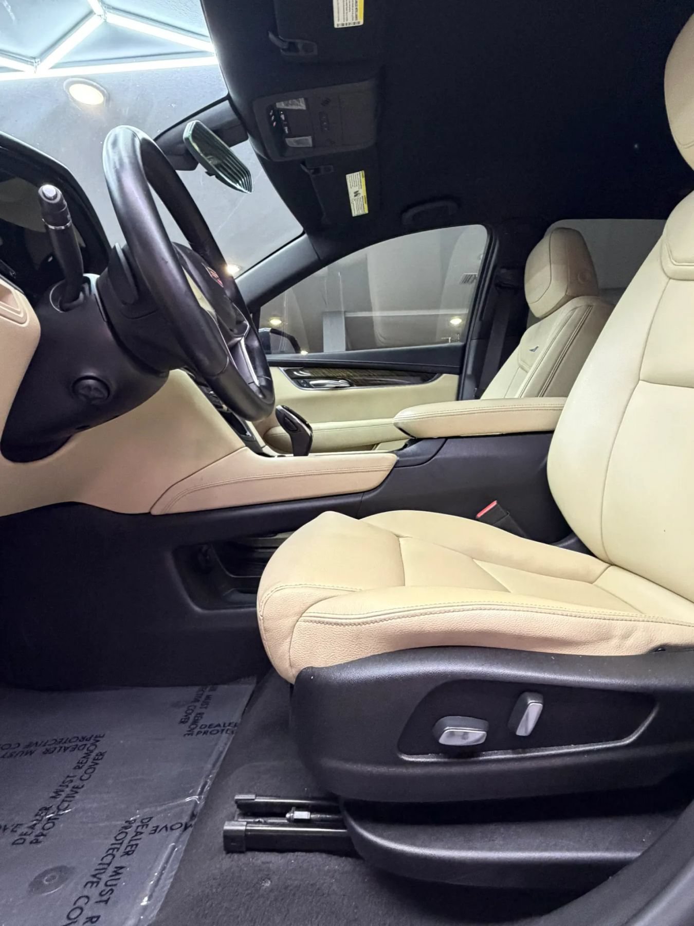 Used 2019 Cadillac XT5 FWD image 12