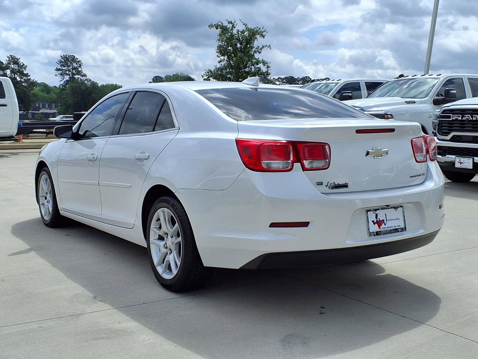 Used 2015 Chevrolet Malibu LT FWD image 2