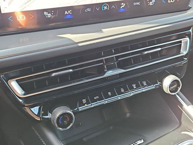 New 2027 Chevrolet Traverse LT w/ LPO, Cargo Package FWD image 18