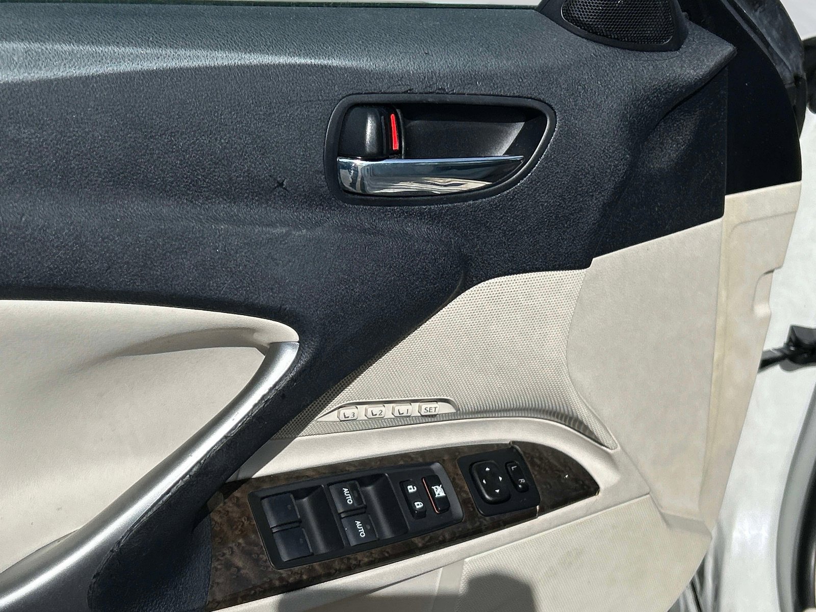 Used 2010 Lexus IS 250C RWD image 18