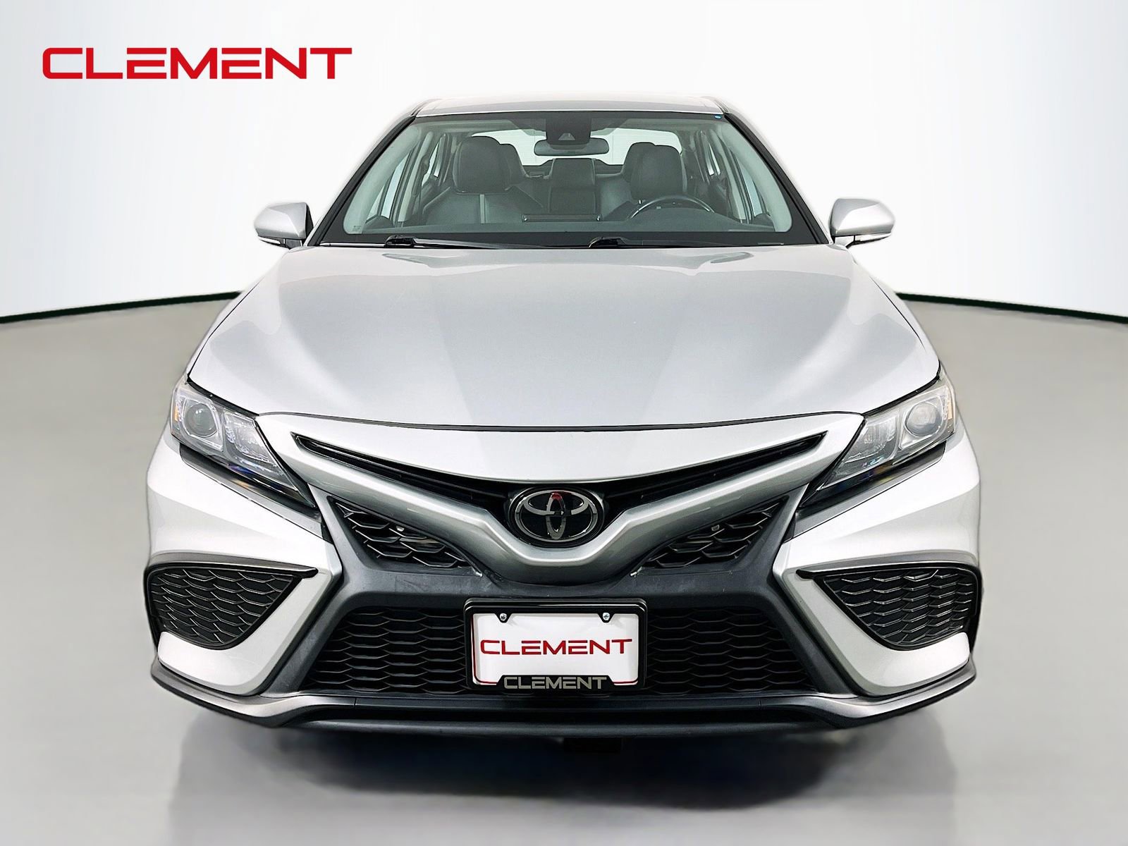 Used 2022 Toyota Camry SE FWD image 3