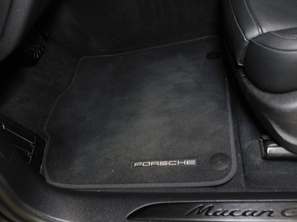 Used 2021 Porsche Macan GTS AWD/4WD image 29