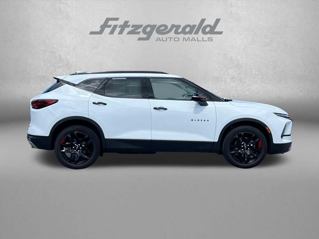 Used 2024 Chevrolet Blazer LT w/ Sound & Technology Package AWD/4WD image 3