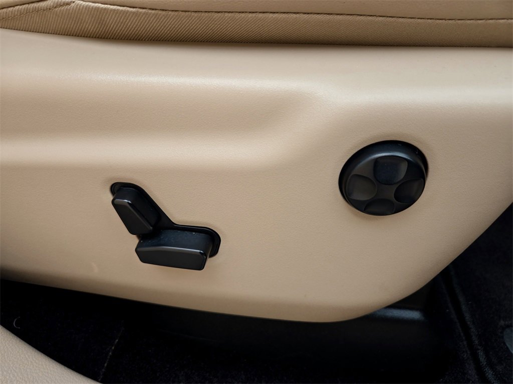 Used 2017 Jeep Grand Cherokee Limited image 28