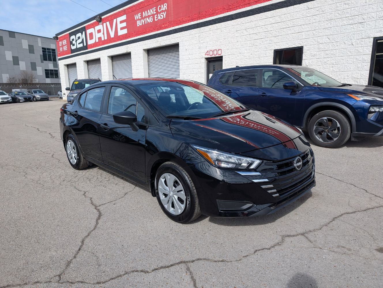 Used 2025 Nissan Versa S w/ Trunk Package image 4