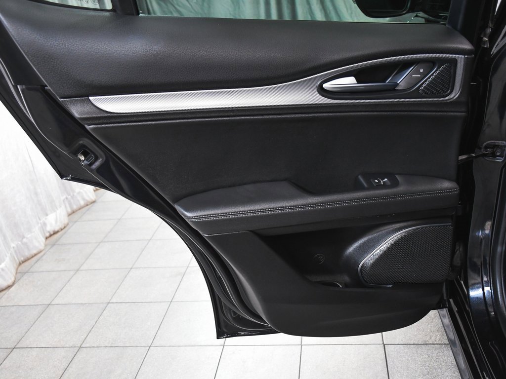 Used 2023 Alfa Romeo Stelvio Veloce image 11