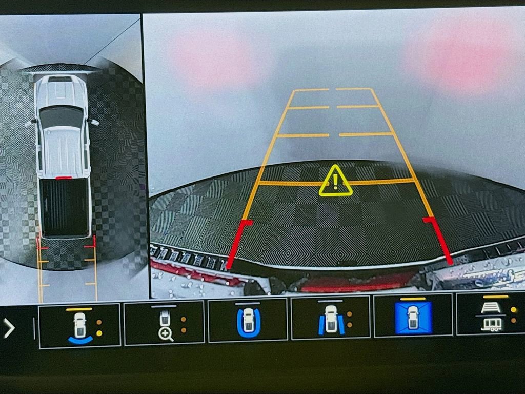 Used 2023 GMC Sierra 3500 AT4 w/ AT4 Premium Plus Package image 16