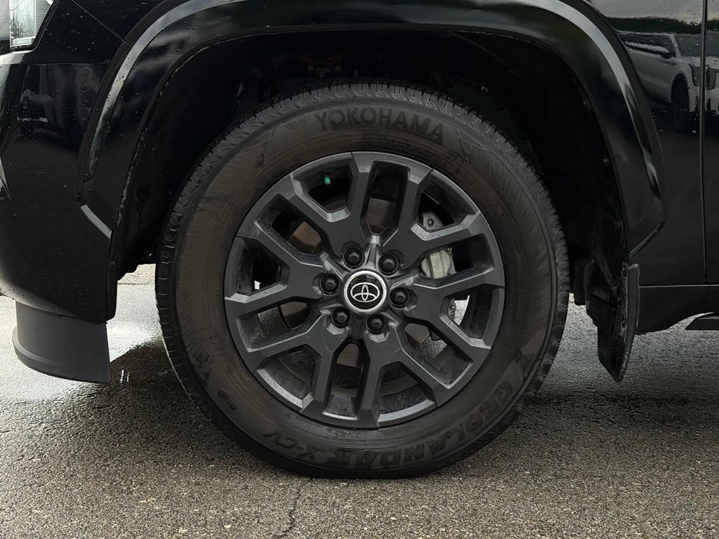 Used 2024 Toyota Sequoia Platinum AWD/4WD image 5