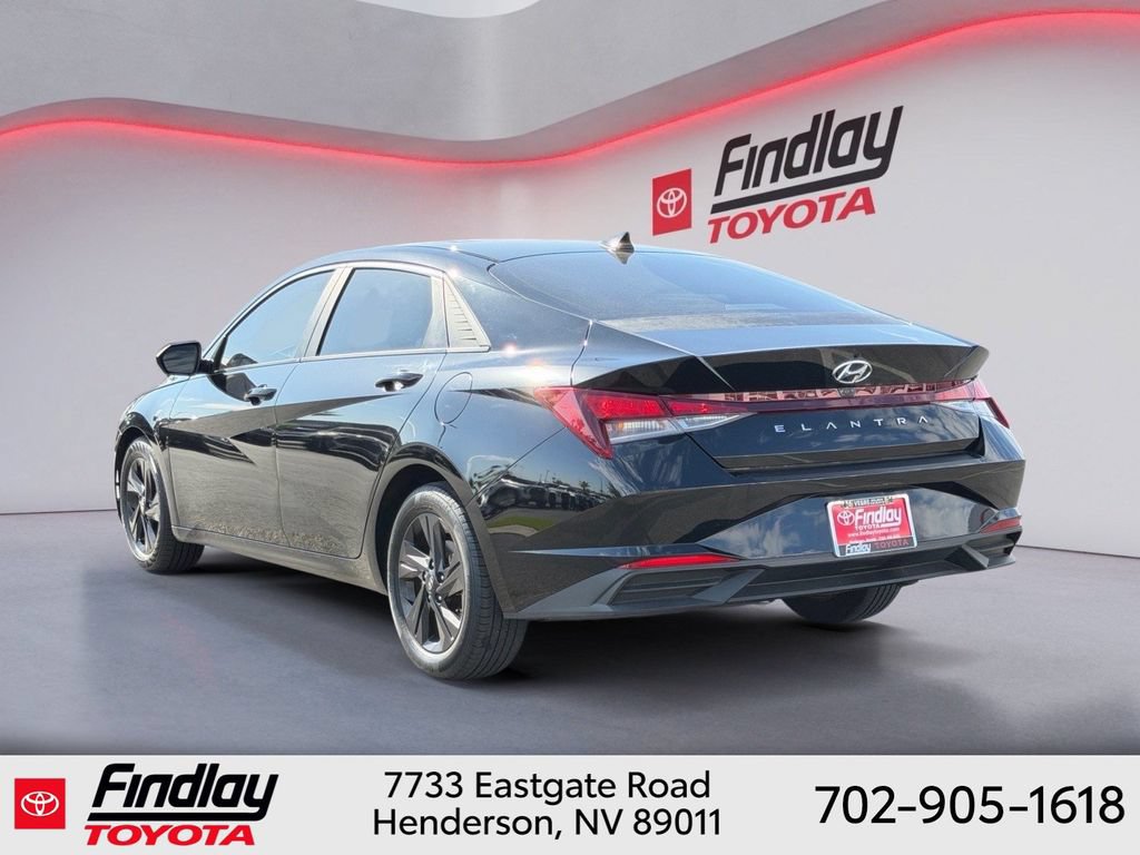 Used 2021 Hyundai Elantra SEL w/ Convenience Package FWD image 2