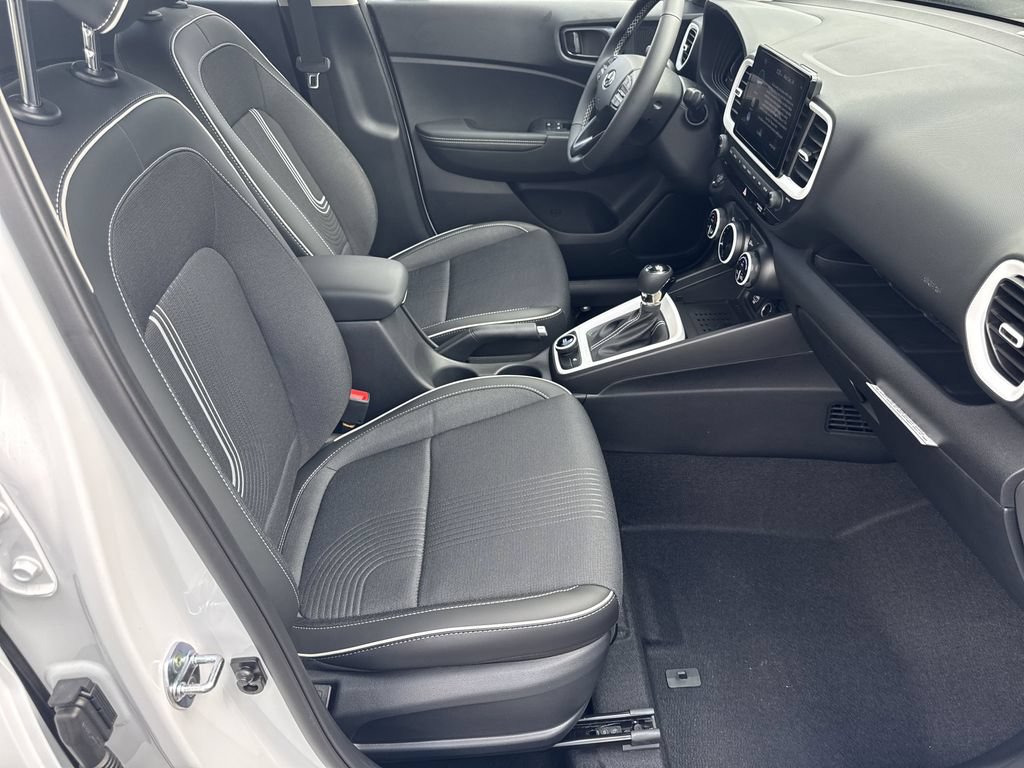 New 2025 Hyundai Venue Limited FWD image 13