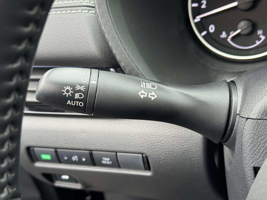 Used 2025 Nissan Sentra SV w/ All-Weather Package FWD image 21