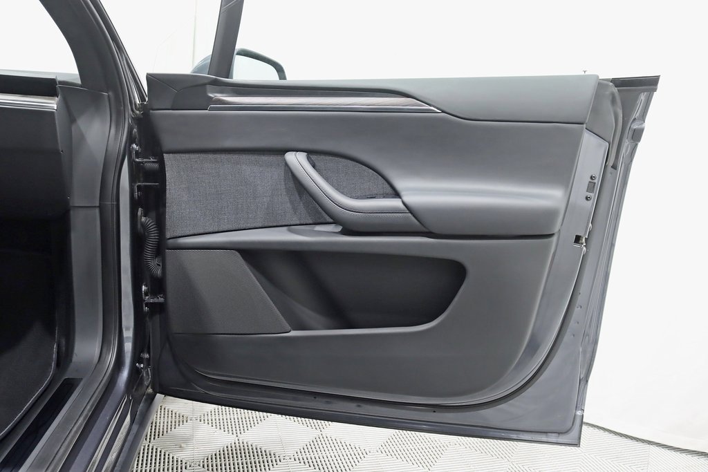 Used 2022 Tesla Model X image 34