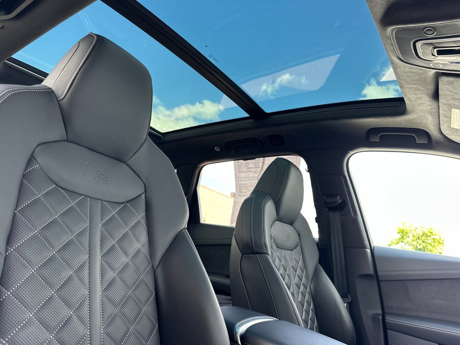 Used 2024 Audi SQ7 Prestige AWD/4WD image 18