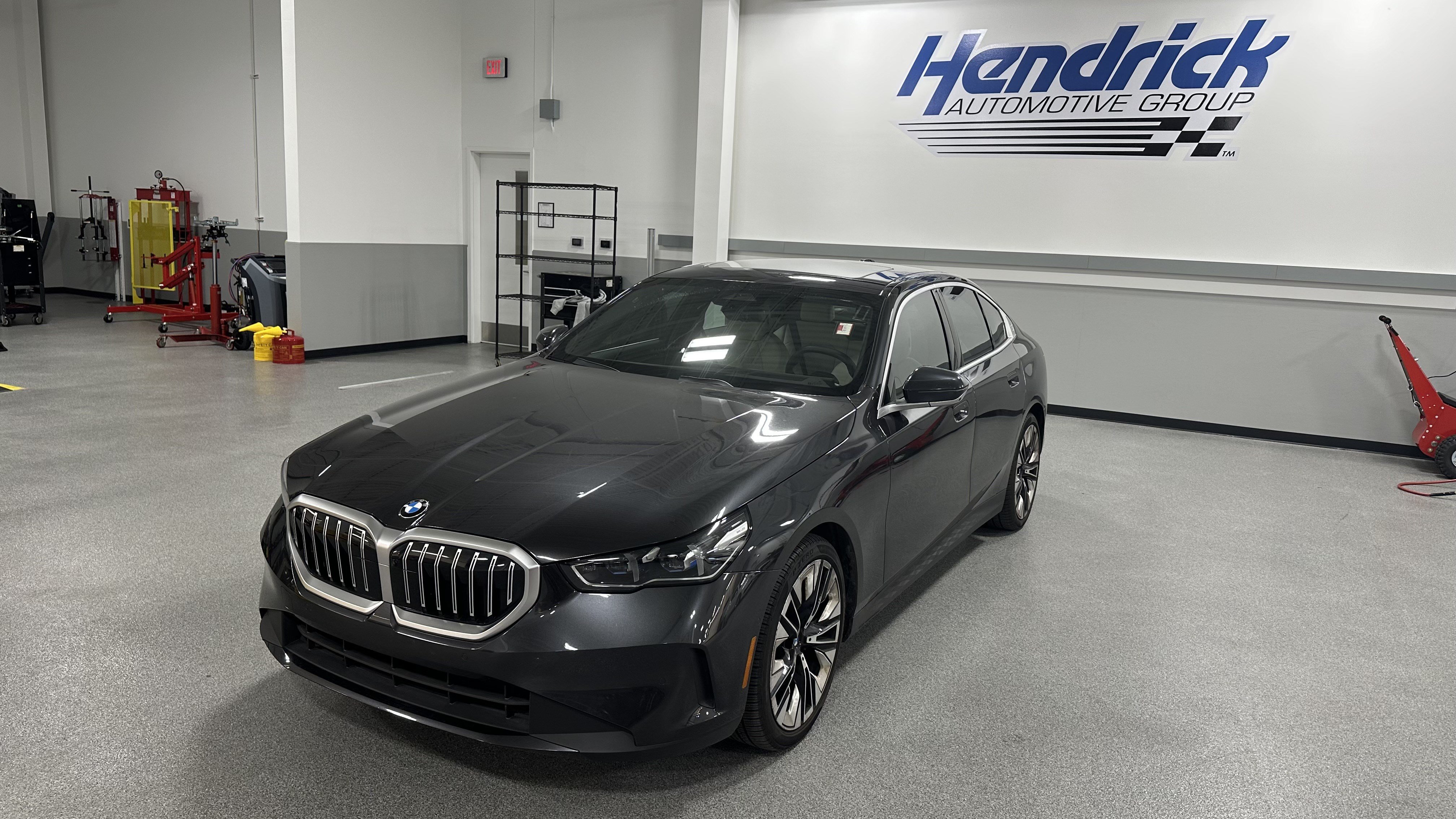 Certified 2024 BMW 530i xDrive w/ Premium Package AWD/4WD image 5